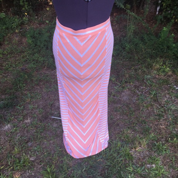 Guess Maxi Skirt Chevron & Stripe Peach - Picture 4 of 4